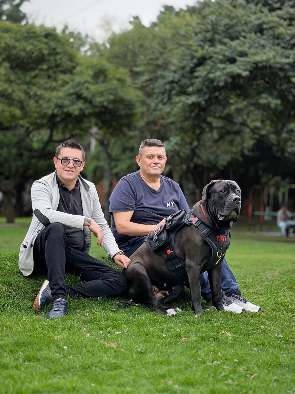 Diego con el dueño de Tara al final de la sesión
