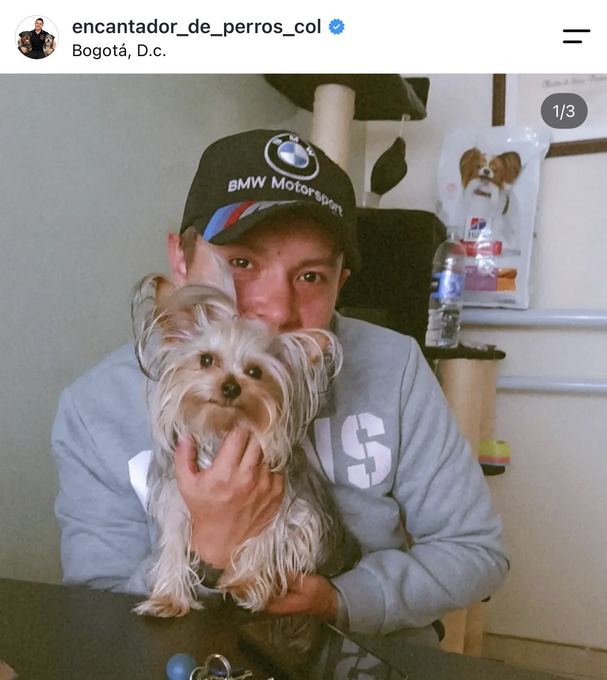 Diego Espinosa durante una sesión con un perro